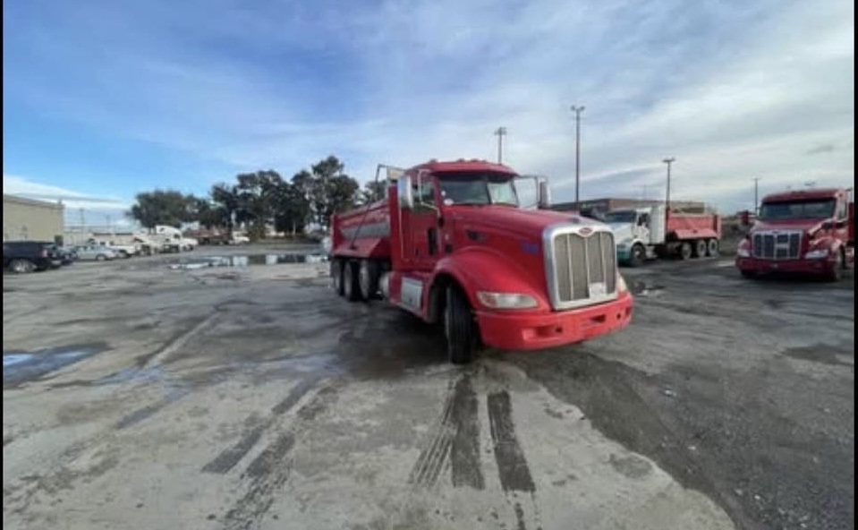 2013 PETERBILT 386 - Image 2
